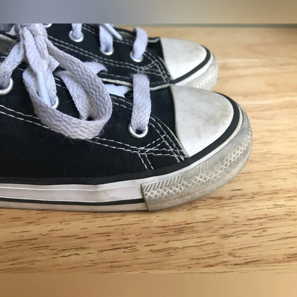 Converse Chuck Taylor Ox Low Sneaker Black Size: US Toddler 8 EUR 24 CM 15